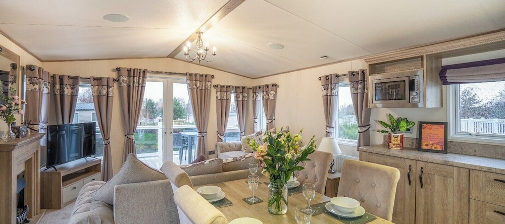 Luxury Family Lodge -Sleeps 6 -Golf-Beach-Starlink, Коккензи — фото 1