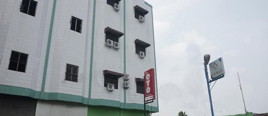 OYO 2044 Star Hill Inn Syariah, 直名丁宜 — 照片 1