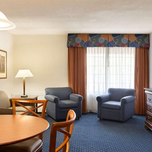 Country Inn Suites, Fredericksburg S, 腓特烈斯贝 — 照片 3