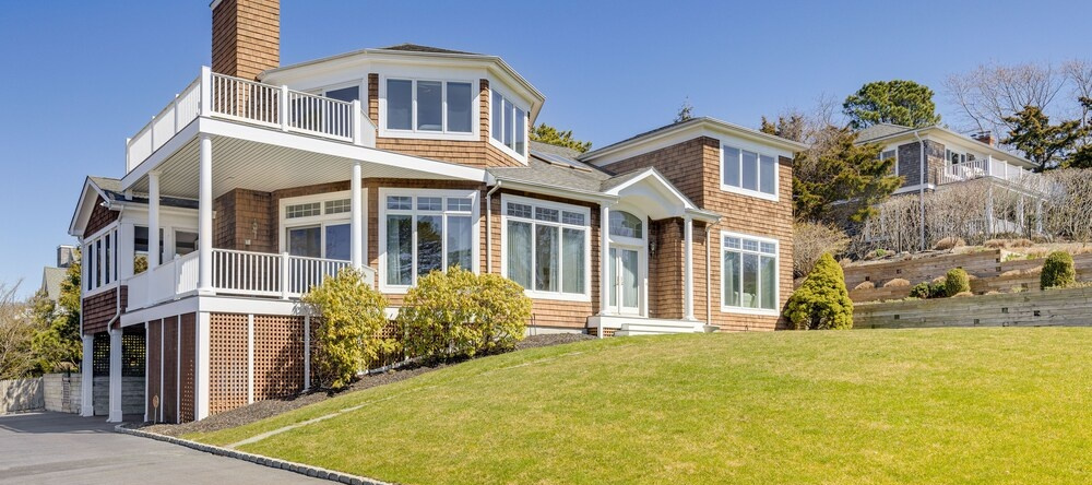 Hamptons Home Near Beaches w/ Pool & Water Views!, 辛尼科克山 — 照片 1