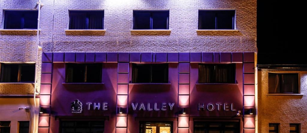 The Valley Hotel & Carriage Gardens, Fivemiletown — photo 1