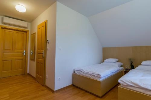 Szlovén Mintagazdaság, 费尔索森特泰尔热拜特 — 照片 1