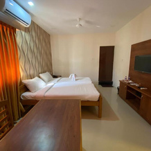 Hotel Bk San, Тируверумбур — фото 4