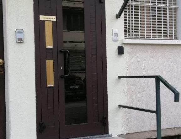 Karina House-Check In H 24, Комо — фото 1