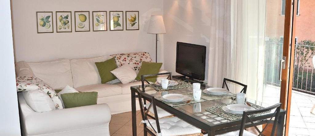 Apartment Bardino With Pool and Lake View, Torri del Benaco — photo 1