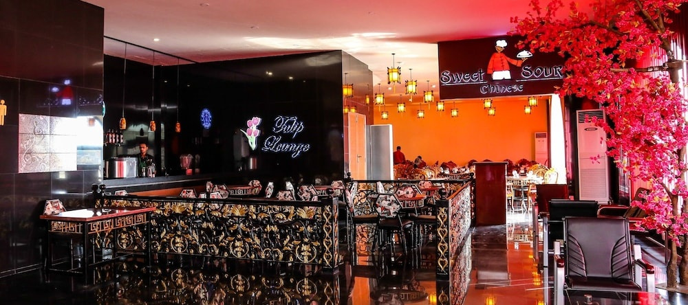 The Palace Suites Hotel, Карачи — фото 1