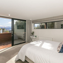 Clutha Place - Sleeps 8 - Lake Views - Balcony, Wanaka — photo 3