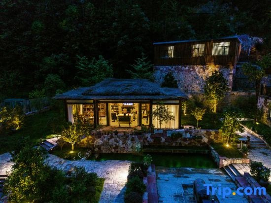 Forest homestay at sunrise, 张家界 — 照片 1