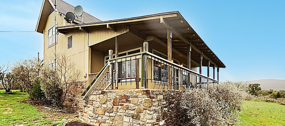 New Listing! 1-acre Lakefront W/ Fishing Dock 2 Bedroom Home, Lampasas — photo 1