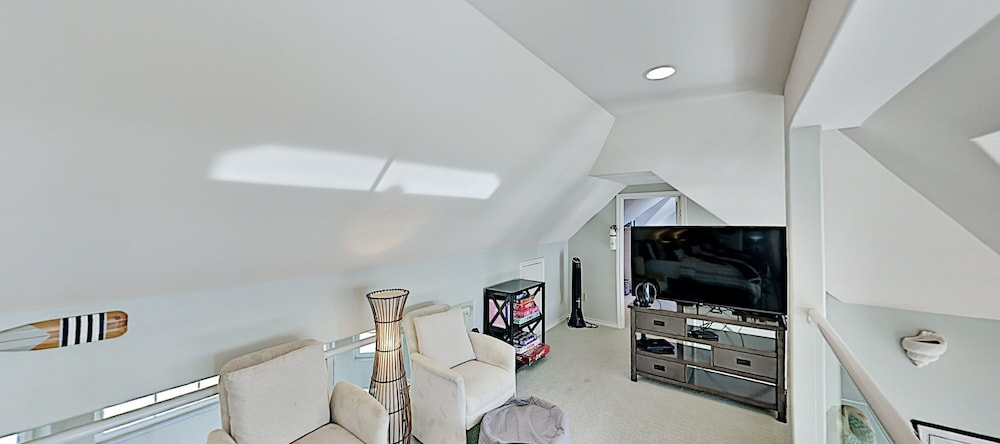 Spectacular Oceanfront Chateau Steps To Beach 3 Bedroom Home, Oceanside — photo 1