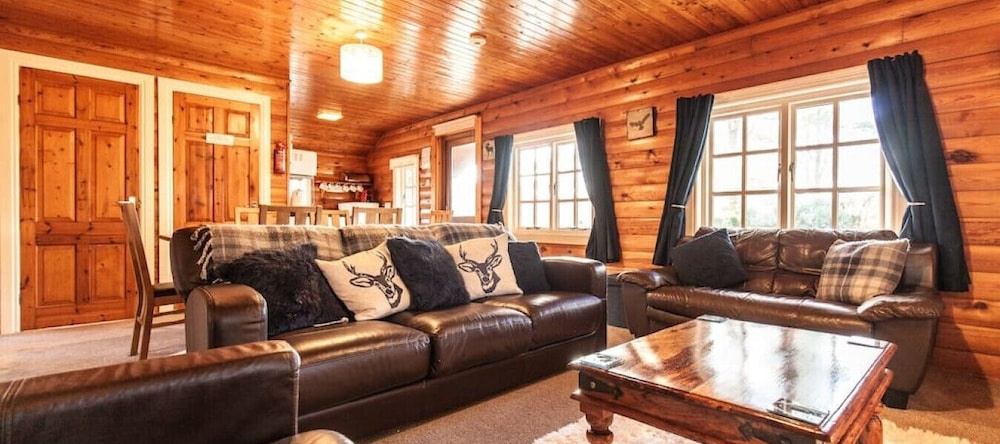 Brenin 3 Bedroom Rural Wood Lodge, Бронабер — фото 1