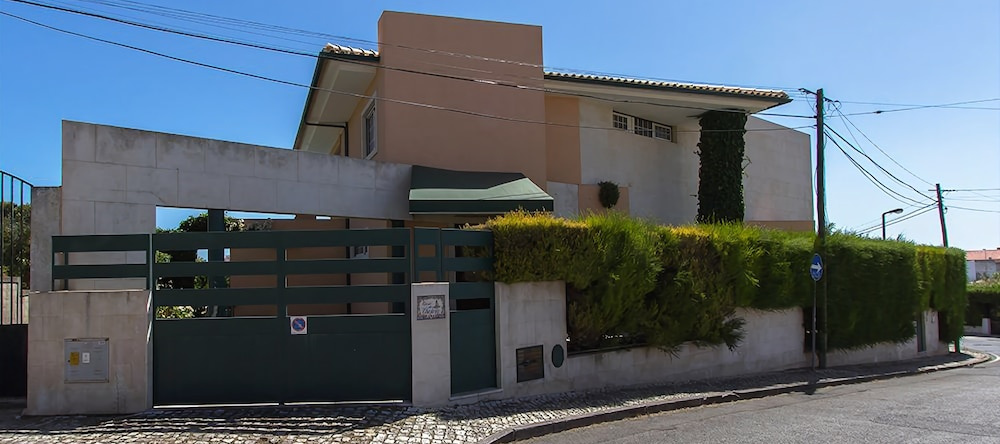 Casa do Chafariz w/ Pool by Homing, Parede — photo 1