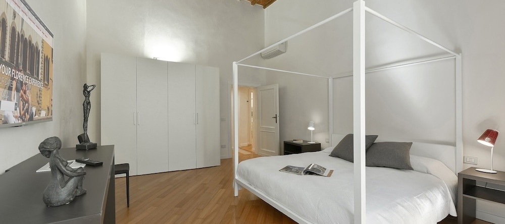 Tornabuoni Luxury, Флоренция — фото 1