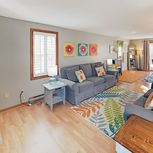 New Listing! Tranquil W/ Deck, Near Beach 4 Bedroom Home, 埃德加敦 — 照片 3