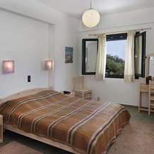 Eri Rooms To Let, Христос — фото 4