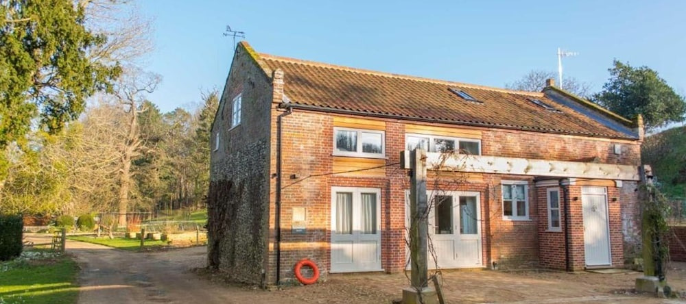 Host Stay Boathouse Barn, Фреттенем — фото 1