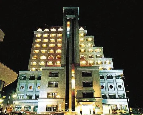 3 Night Surf Plaza - Qingdao, 青岛 — 照片 1