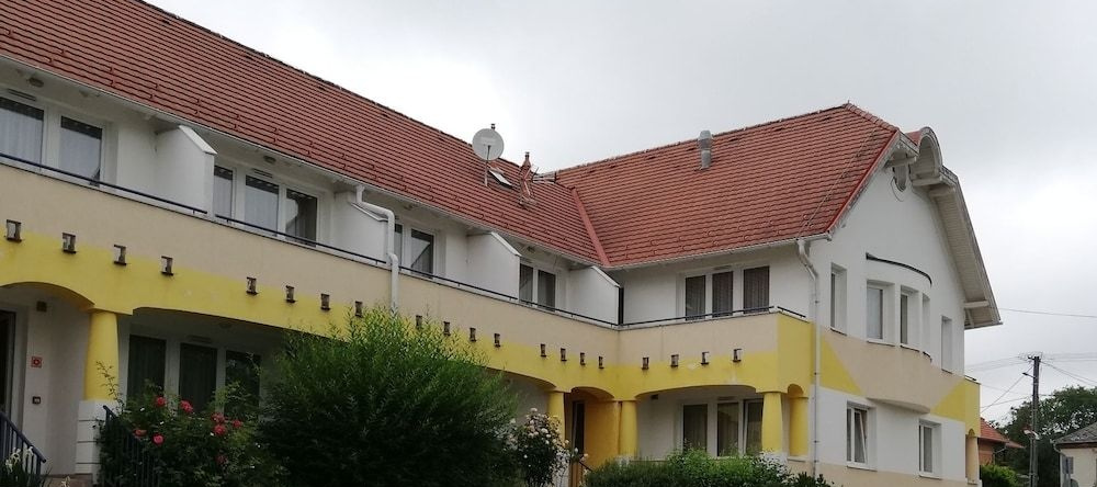 Triász Aparthotel, Kehidakustany — photo 1