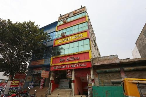 OYO 28411 Taj Guest House, 阿利布尔 — 照片 1