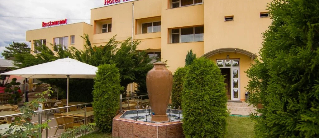 Hotel Adria, Сатурн — фото 1