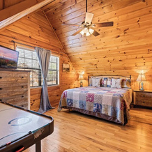 Bear Hideaway Cozy 3BR Cabin, Williamsburg — photo 4