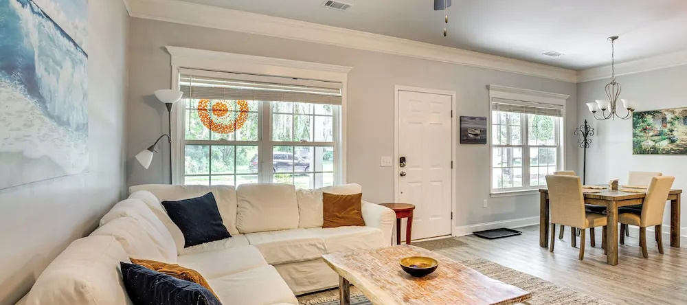 1 Mi to Riverfront: Darien Family Home, 达里恩 — 照片 1