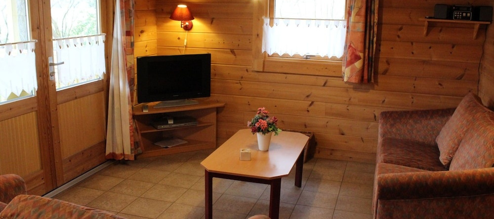 Finnish, Wooden Bungalow With Microwave, Near the Forest, 马塞洛 — 照片 1