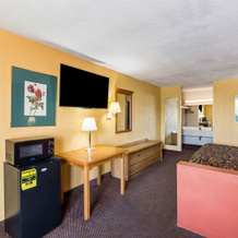 Rodeway Inn & Suites, Orangeburg — photo 5