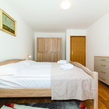 Amazing Home in Trilj with Hot Tub, WiFi & 4 Bedrooms, 特里尔 — 照片 5