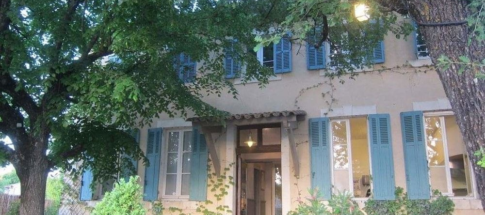 L'Auberge des Tilleuls, Grambois — photo 1
