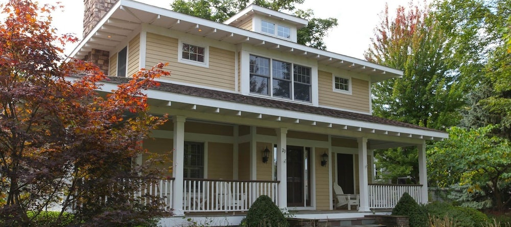 Douglas Manor, Douglas — photo 1