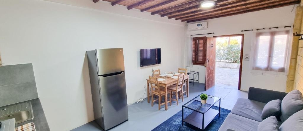 Mountains Retreat Rooms & Suites, Agios Theodoros — photo 1