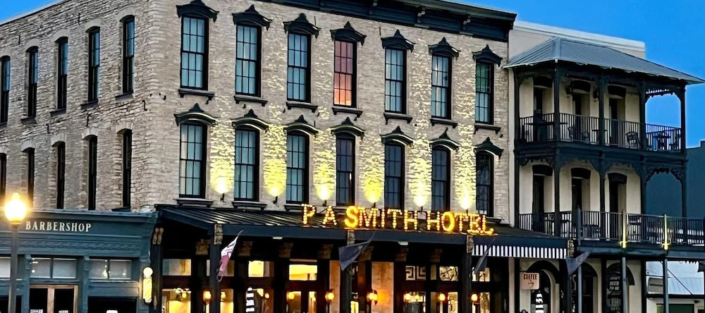 P.A. Smith Hotel, Navasota — photo 1