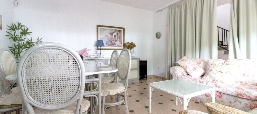 House With 4 Bedrooms in Punta Umbría, With Wonderful sea View, Enclos, 蓬塔翁布里亚 — 照片 1