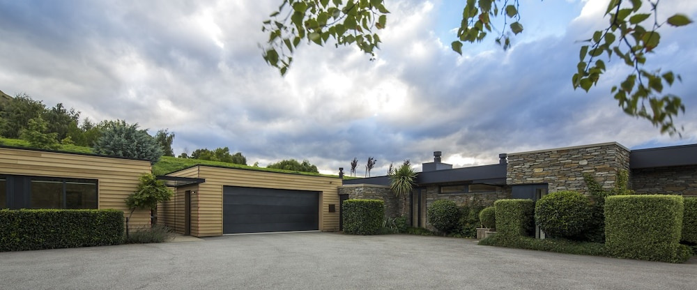 Alpine Retreat, Lower Shotover — photo 1