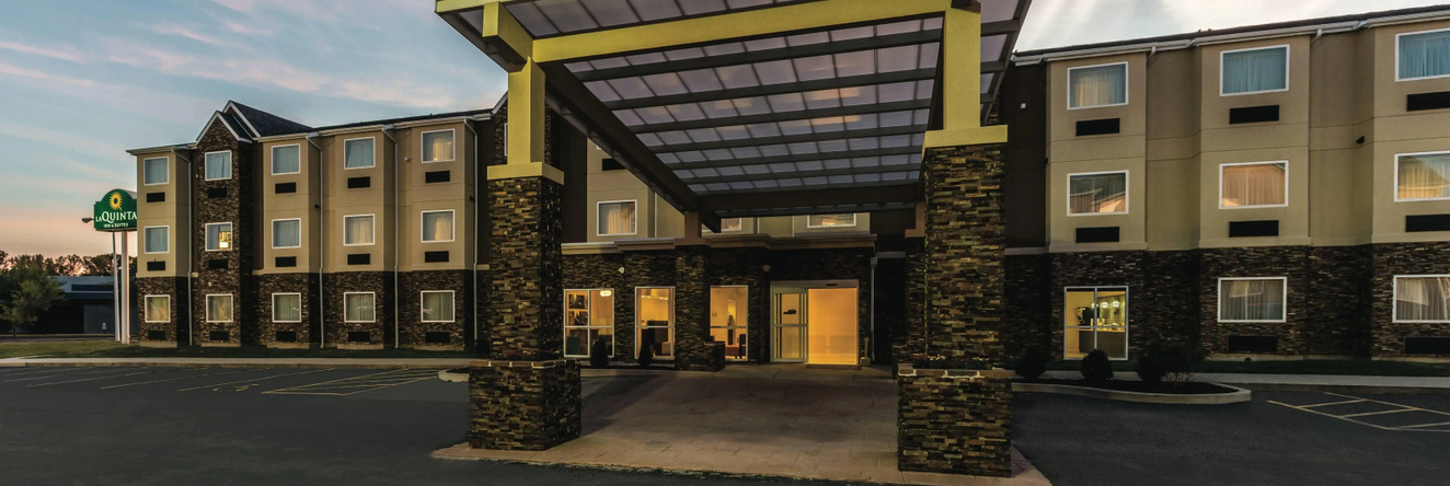 La Quinta Inn & Suites by Wyndham Collinsville - St. Louis, Collinsville — photo 1