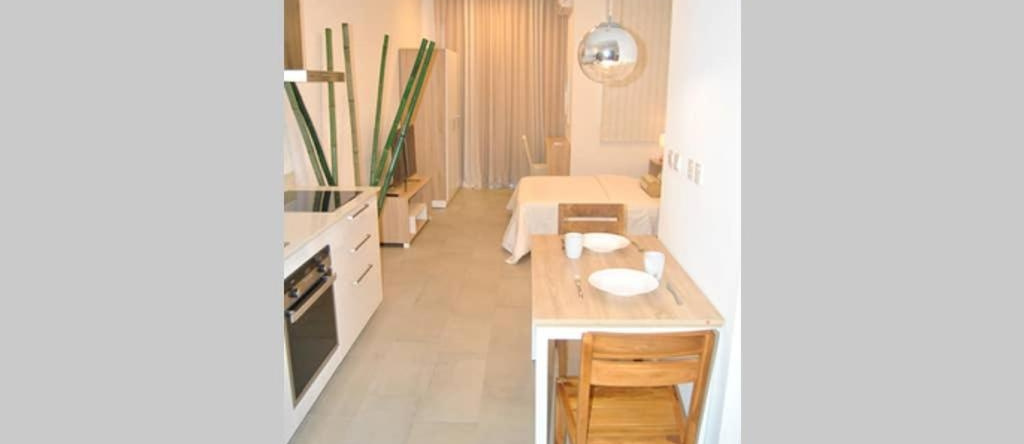 Studio 104 Ebene Square Urban Living Apartments, 埃本 — 照片 1