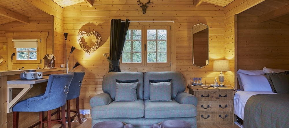 Cabin For 2 - Wood Burning Hot Tub & Fire, Карлук — фото 1