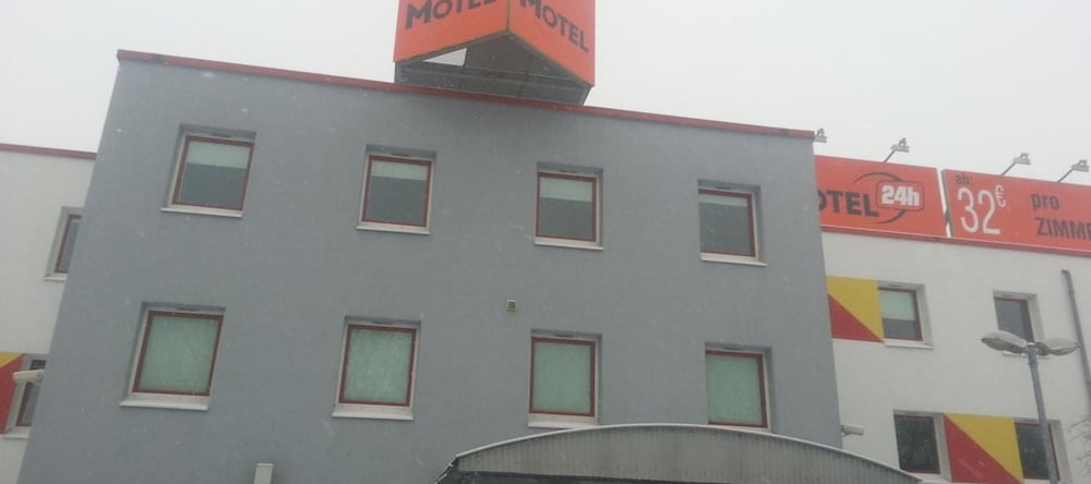 Motel 24H Berlin, Людвигсфельде — фото 1