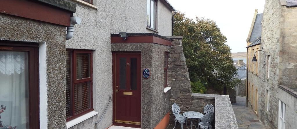 16 Mounthooly Street, Lerwick — photo 1