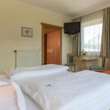 Landhotel Häuserl Im Wald, Бад-Аусзе — фото 3