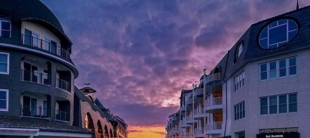 Village Suites Bay Harbor, Петоски — фото 1