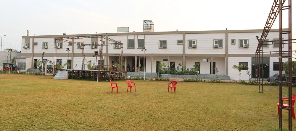 OYO 27686 Hotel Chandra Garden, 戈瓦尔丹 — 照片 1