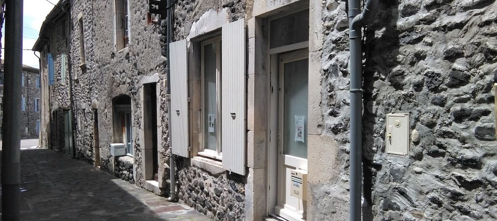 House With 2 Bedrooms in Alba-la-romaine, With Furnished Terrace and W, 阿尔巴拉罗曼 — 照片 1