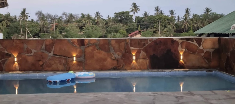 Luxurious 4-bedroom House With Private Pool in Kikambala, Vipingo — photo 1