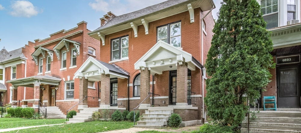 Expansive Downtown Home | JZ Vacation Rentals, St. Louis — photo 1