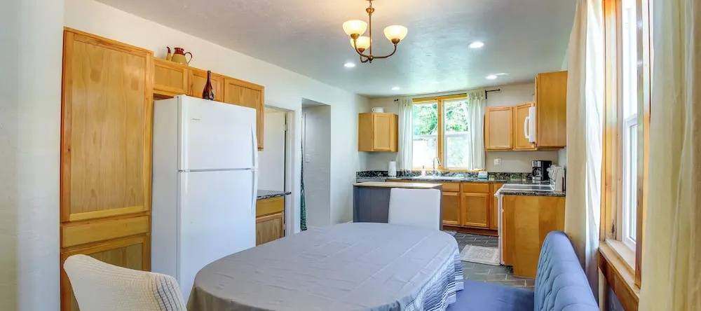 < 1 Mi to Coquille River: Cottage w/ Private Yard!, 班登 — 照片 1