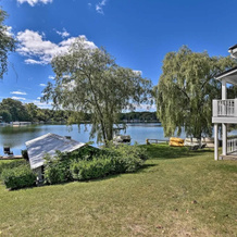 Cozy Lakefront Lapeer House W/ 2 Paddle Boats!, Лапир — фото 2