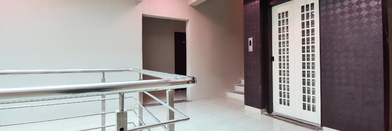 OYO 43302 Hotel Sargam, 巴拉马蒂 — 照片 1