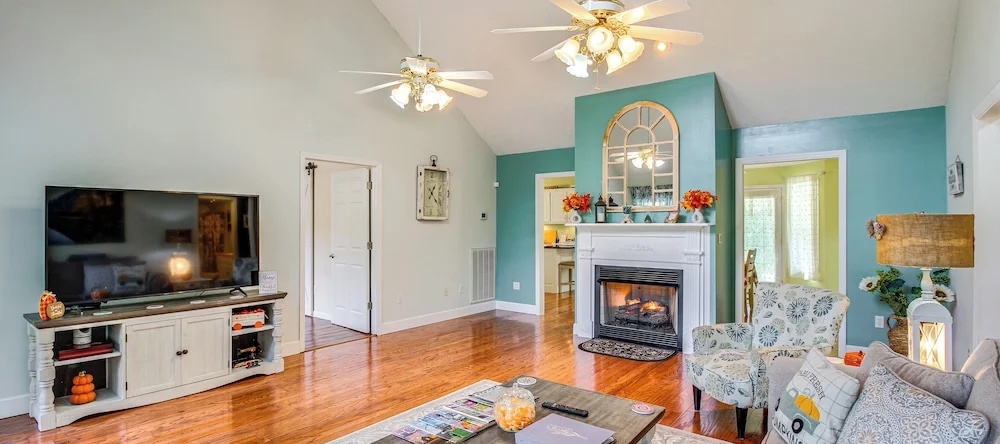 Charming Trenton Home w/ Mtn Views & Patio!, Трентон — 照片 1